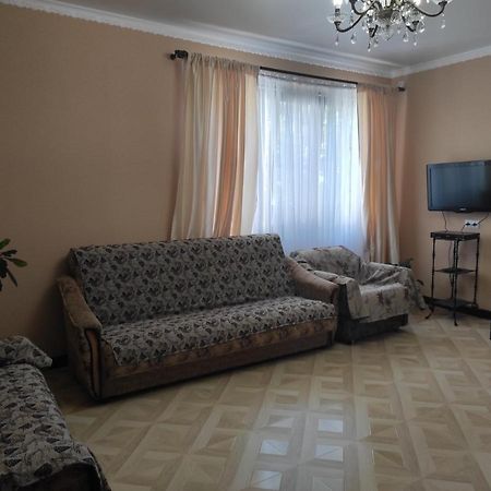 Гостевой Дом Лума Hotel Sukhumi Ngoại thất bức ảnh