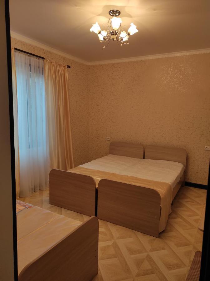 Гостевой Дом Лума Hotel Sukhumi Ngoại thất bức ảnh