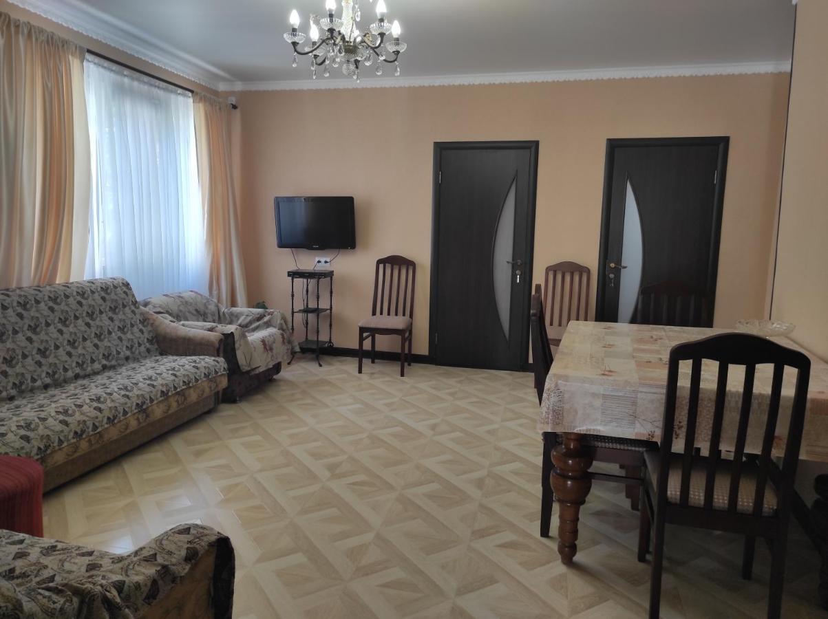 Гостевой Дом Лума Hotel Sukhumi Ngoại thất bức ảnh